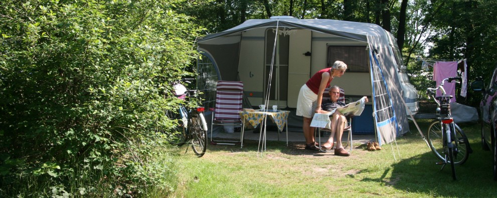 Torentjeshoek Caravan groen met kaartlezer.JPG